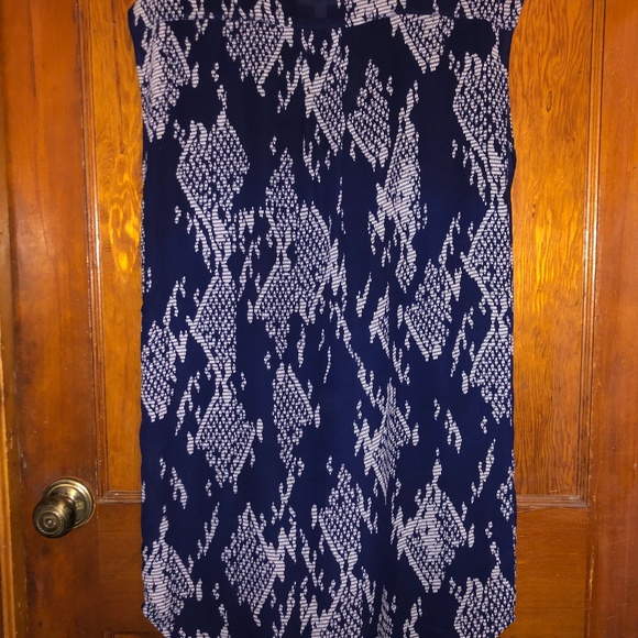 Patterned Flowy Shift Shirt Dress (convertible) - Picture 2 of 4